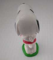 Snoopy Minature Figurine Kissing Kiss Me