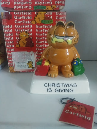 Enesco Garfield Figurine Christmas Is Giving-wegotcharacter.com